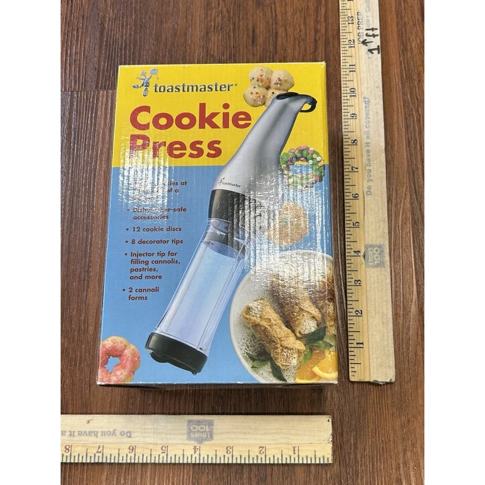 Toastmaster Cookie Press TMCKM2SB-12 Discs, 8 Tips, 2 Cannoli Forms 2005 Open Bx